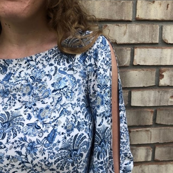 Floral Patterned Dress with Slit Flared Sleeves - Picture 2 of 7